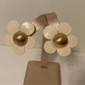 SARAH COVENTRY EARRINGS VINTAGE CLIP FLOWERS DAISY WHITE ENAMEL GOLD
